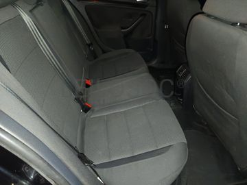 Volkswagen Golf 1.6 TDI · Ano 2009