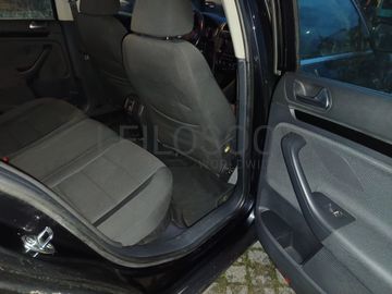 Volkswagen Golf 1.6 TDI · Ano 2009