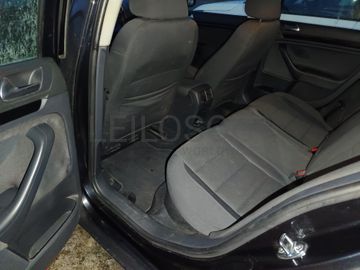 Volkswagen Golf 1.6 TDI · Ano 2009