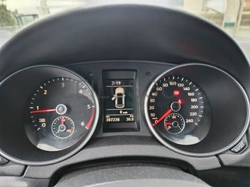 Volkswagen Golf 1.6 TDI · Ano 2009