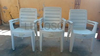 Cadeiras plásticas