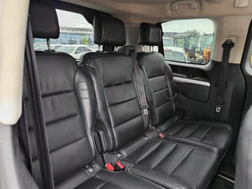 Peugeot Expert Traveller · 8 Lugares · Ano 2018