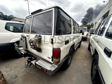 TOYOTA LAND CRUISER 