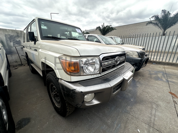 TOYOTA LAND CRUISER 