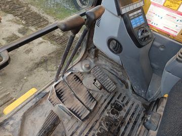 Giratória de Rastos Komatsu PC 210 LC-8 · Ano 2007