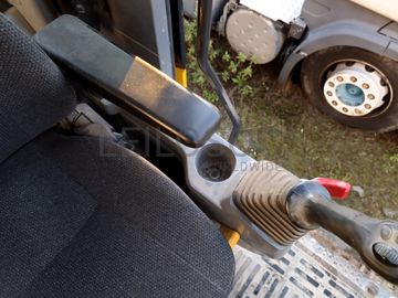 Giratória de Rastos Komatsu PC 210 LC-8 · Ano 2007