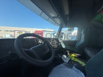 Volvo FH 12-37 · Ano  2000