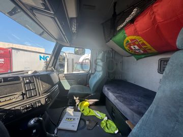 Volvo FH 12-37 · Ano  2000