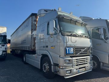 Volvo FH 12-37 · Ano  2000