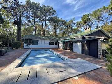 Moradia V5 com Piscina · Herdade da Aroeira, Almada