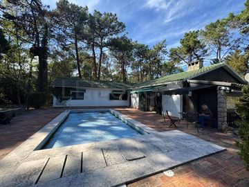 Moradia V5 com Piscina · Herdade da Aroeira, Almada