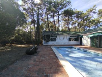 Moradia V5 com Piscina · Herdade da Aroeira, Almada