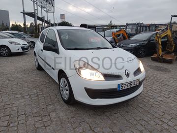 Renault Clio 1.5 DCi · Ano 2008