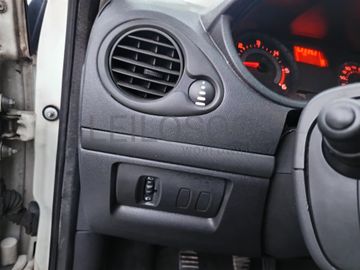 Renault Clio 1.5 DCi · Ano 2008