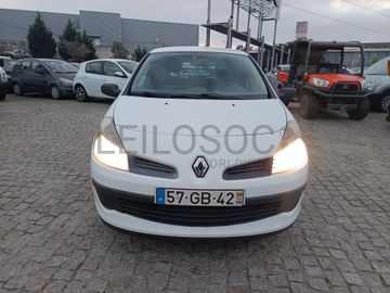 Renault Clio 1.5 DCi · Ano 2008