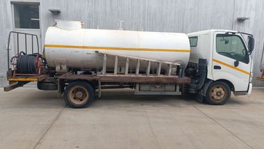 Camião-cisterna Toyota Hino - 2003