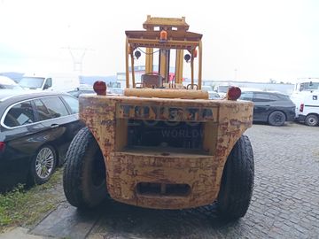 Empilhador Toyota · Porta Contentores