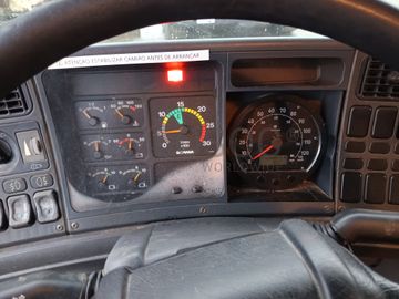 Scania P94B (4x2) 230 · Ano 2002