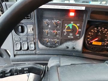 Scania P94B (4x2) 230 · Ano 2002