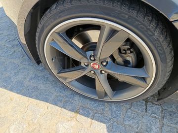 Jaguar F-Type R-Dynamic · Ano 2019