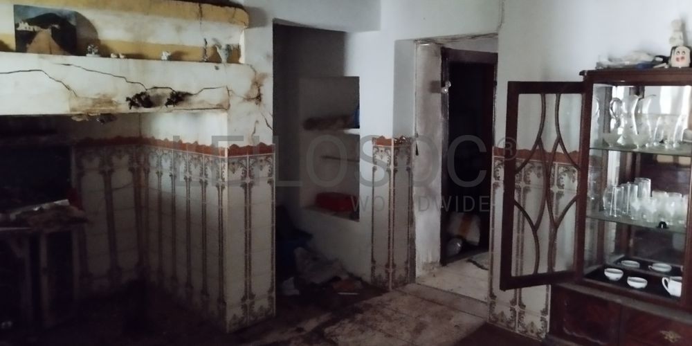 Moradia V6 (Para Recuperação) com Terreno · Vila Velha de Ródão 5