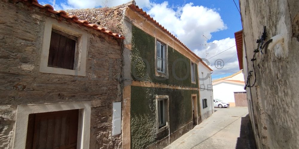 Moradia V6 (Para Recuperação) com Terreno · Vila Velha de Ródão 2