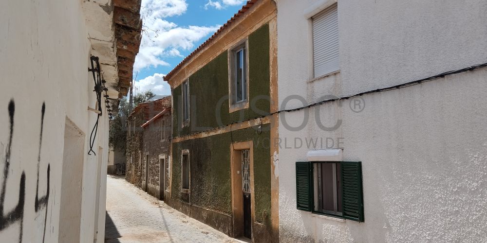 Moradia V6 (Para Recuperação) com Terreno · Vila Velha de Ródão 3