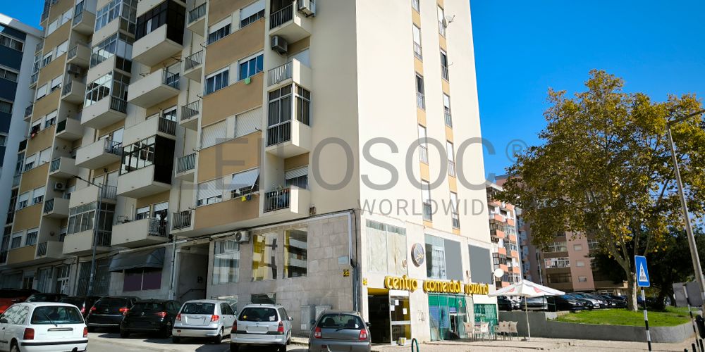 Loja · Corroios, Seixal