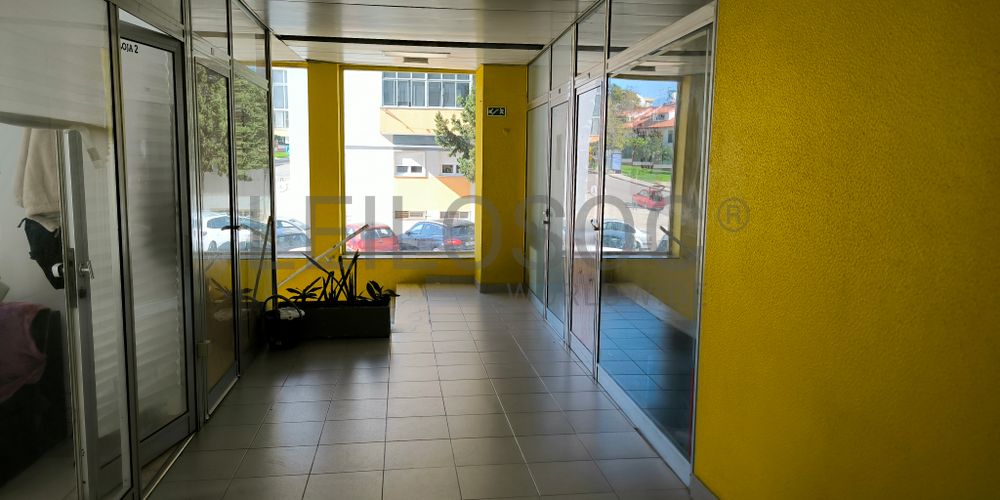 Loja · Corroios, Seixal 9