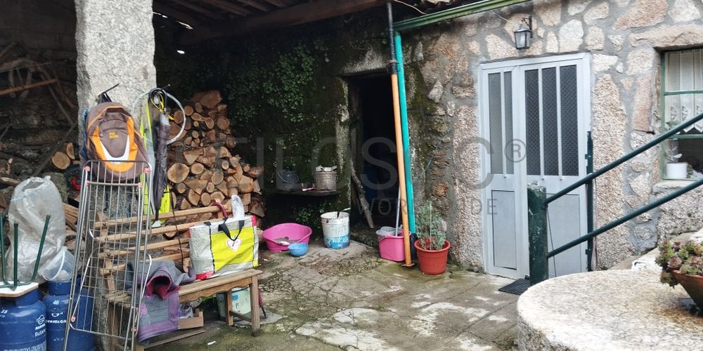 Moradia com arrecadação e anexo · Aldeia Velha, Sabugal 8