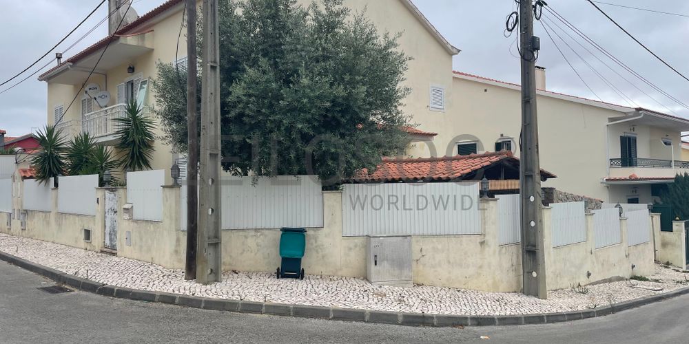 Moradia V4 com logradouro · Quinta do Conde, Sesimbra