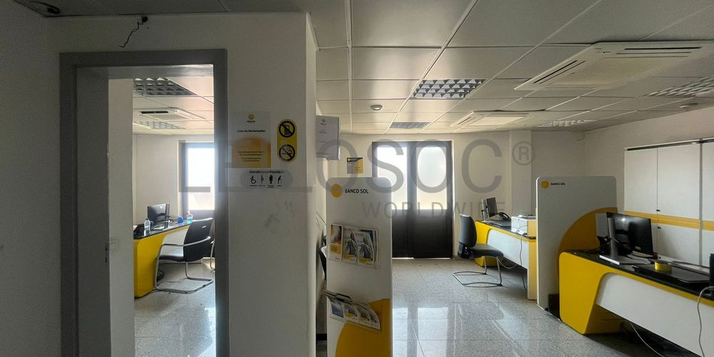 BAIRO COMERCIAL | LUBANGO | Antiga Agência Bancária