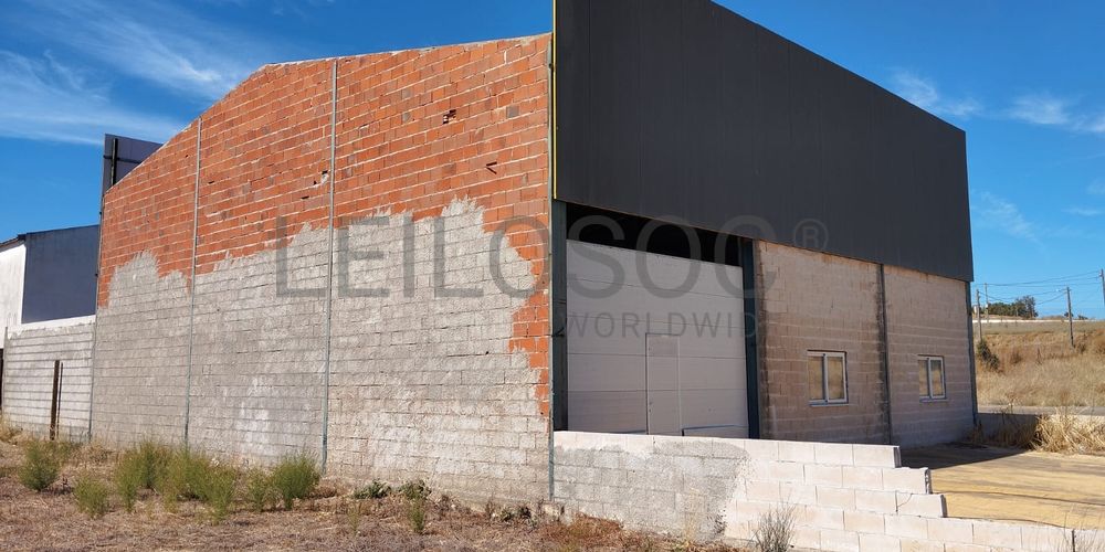 Terreno com Benfeitoria · Redondo, Évora