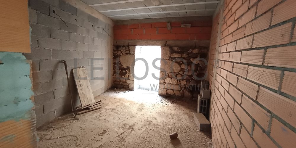 Edifício com 3 Pisos · Tabuaço 12