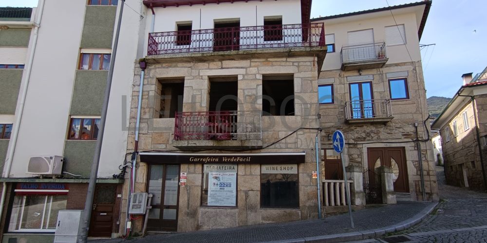 Edifício com 3 Pisos · Tabuaço