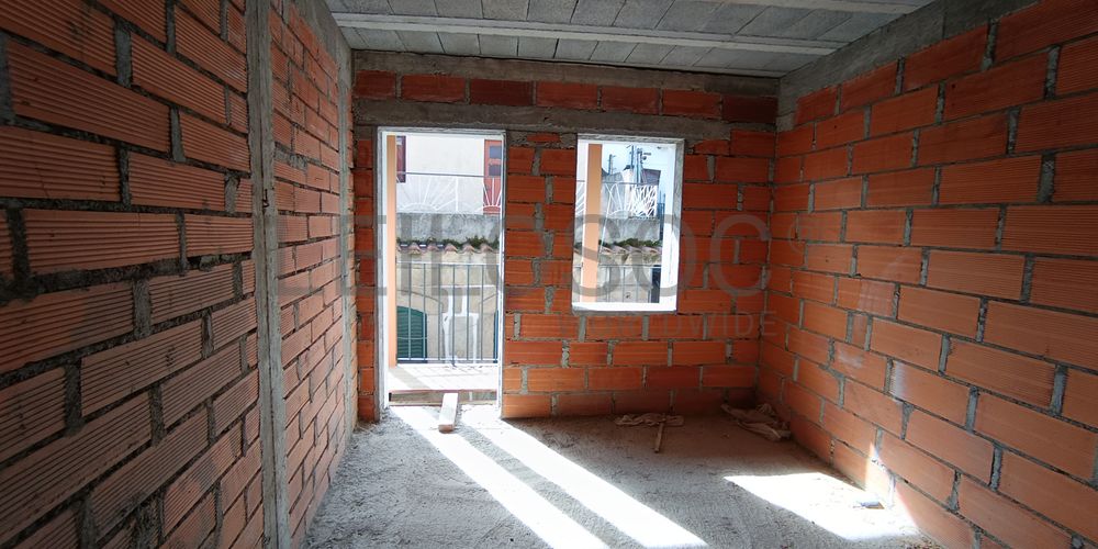 Edifício com 3 Pisos · Tabuaço 20