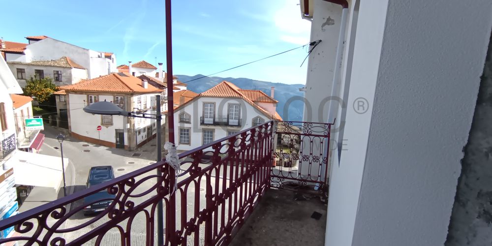 Edifício com 3 Pisos · Tabuaço 28