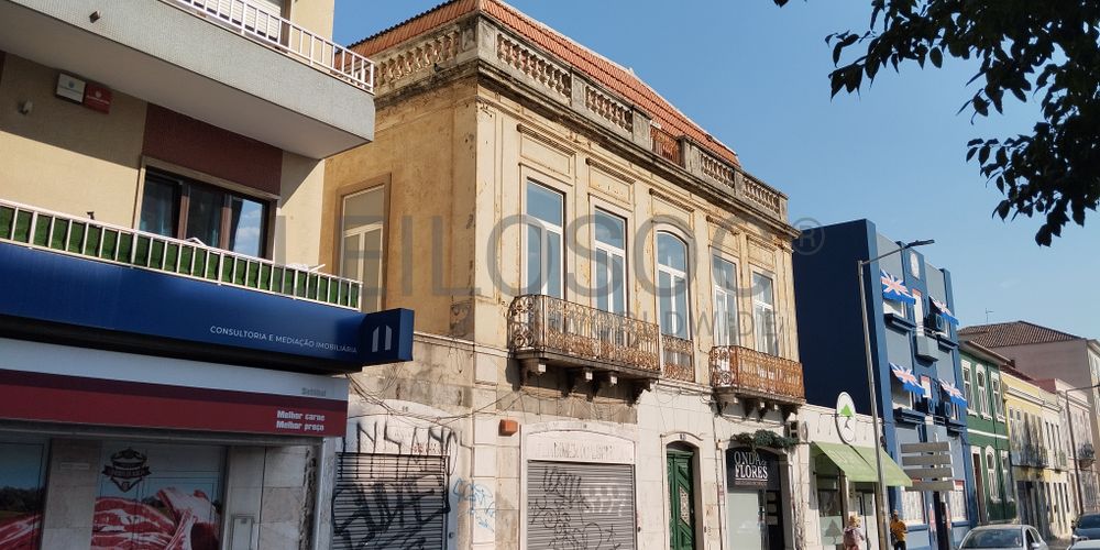 Proporção de 1/2 de Edifício · Setúbal