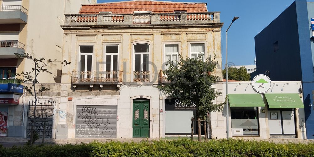 Proporção de 1/2 de Edifício · Setúbal 2