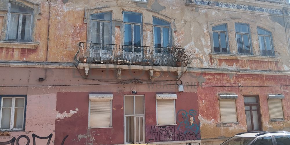 Proporção de 1/2 de Edifício · Setúbal 4