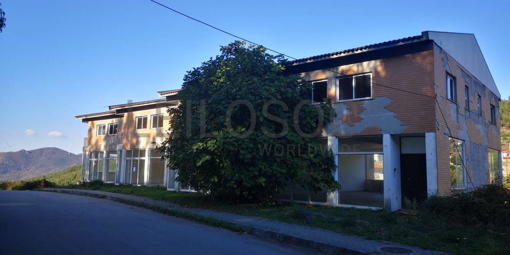 Terrenos e Terreno com Benfeitorias · Raiva, Castelo de Paiva