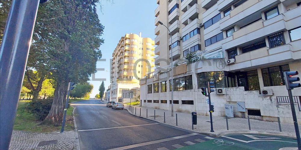 Direito à Raiz de Apartamento T6 · Areeiro, Lisboa 7