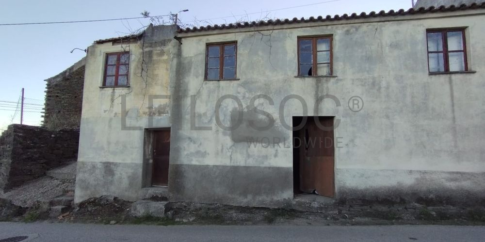 Moradia para restauro · Covas do Douro 2